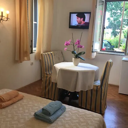 Konukevi Tusculum 3*